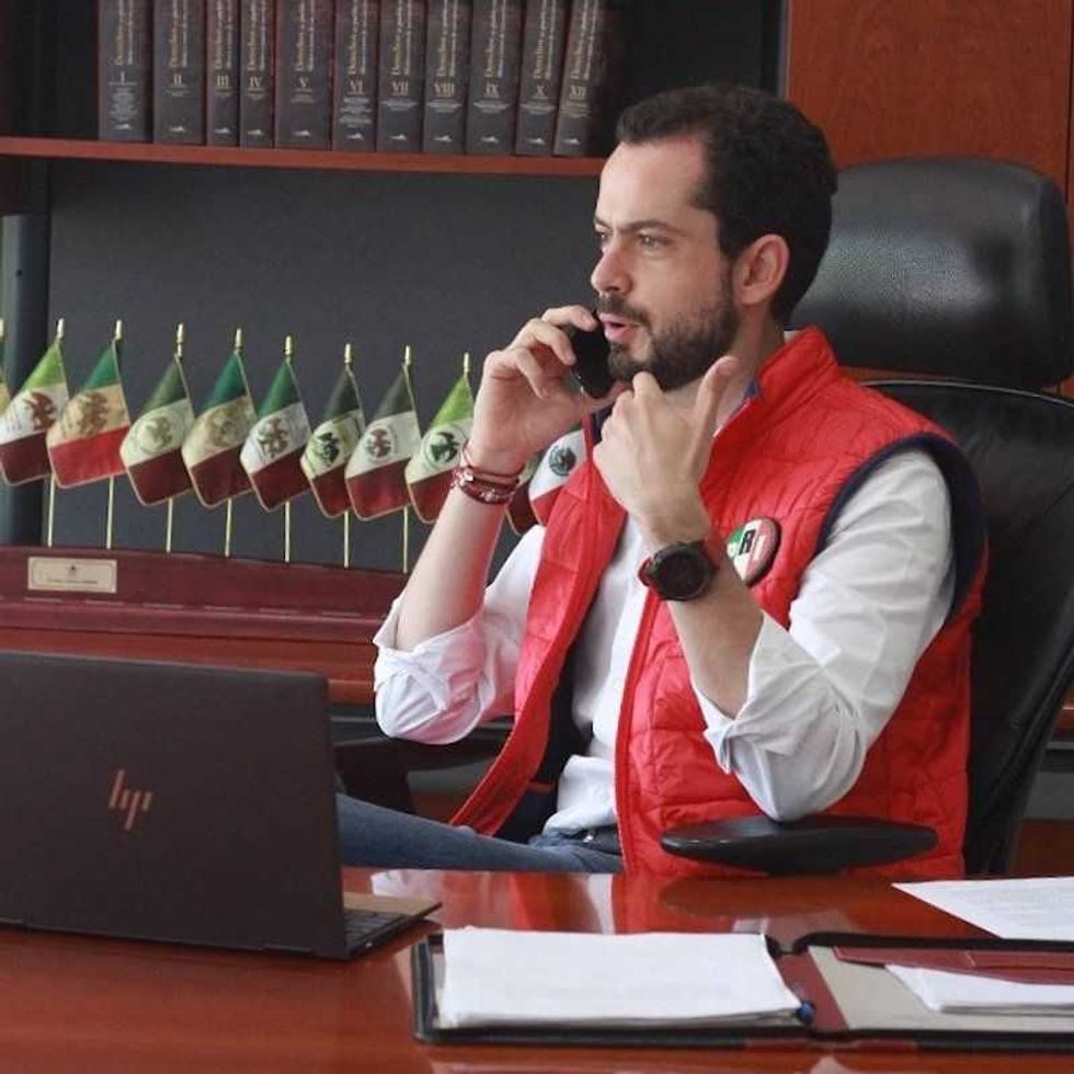 expulsan juan jose ruiz