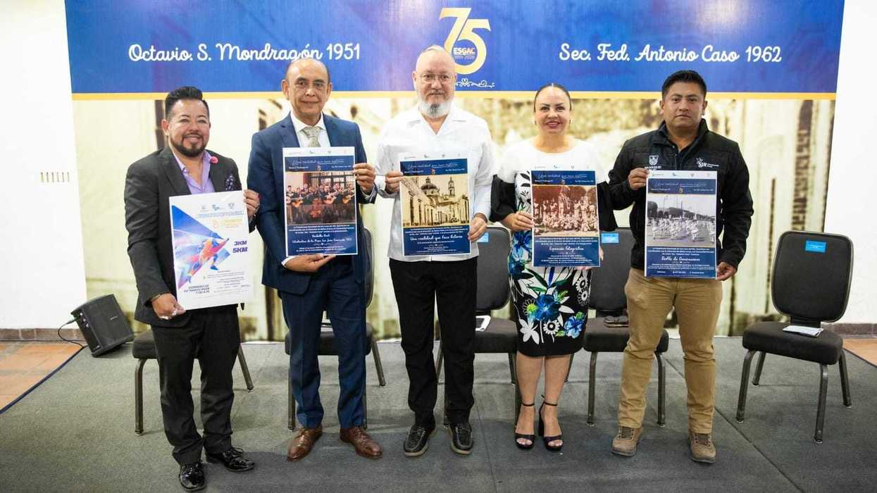 Fachada de la Escuela Secundaria General Antonio Caso en el centro de San Juan del Río, Querétaro, durante los festejos de su 75 aniversario en marzo de 2026
