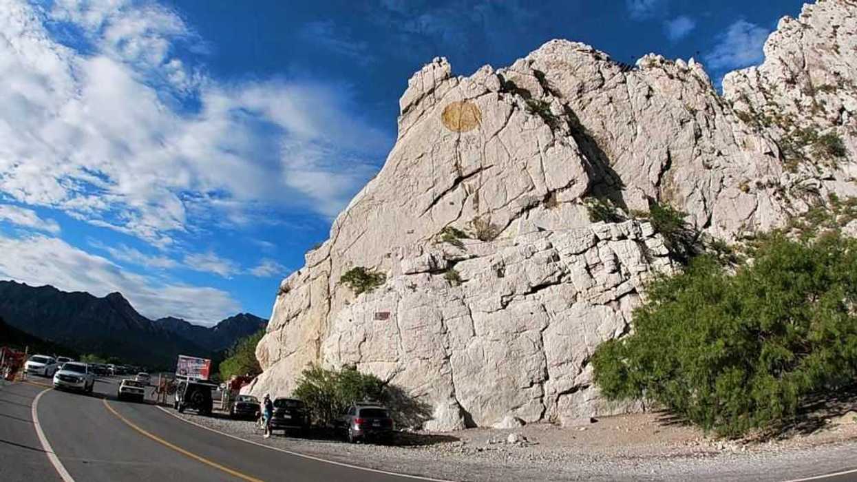 Fallece mujer tras caer de barranco en La Huasteca, Nuevo León.