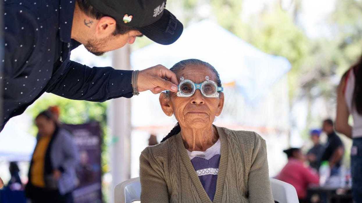 Familias de San Juan del Río reciben atención médica y productos a bajo costo durante jornada de desarrollo social en comunidad del municipio