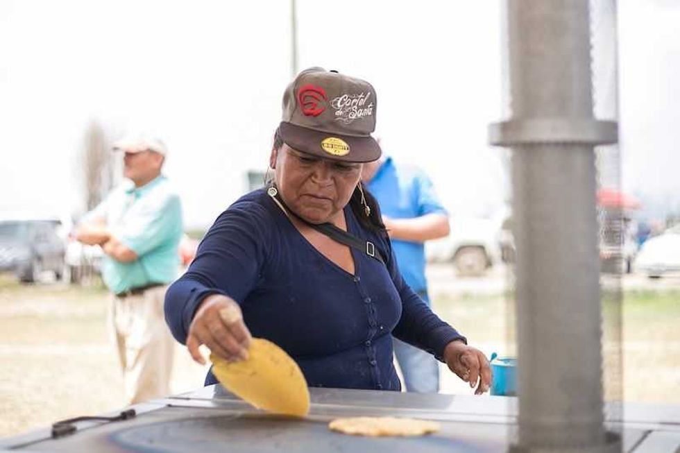 familias de santa rosa xajay y vistha agradecen apoyos a memo vega 2