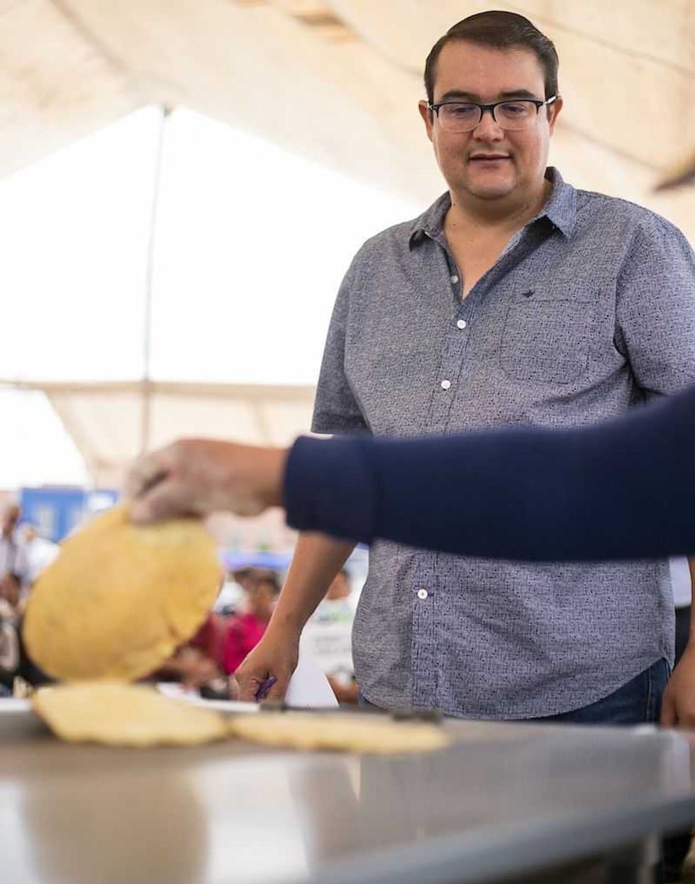 familias de santa rosa xajay y vistha agradecen apoyos a memo vega