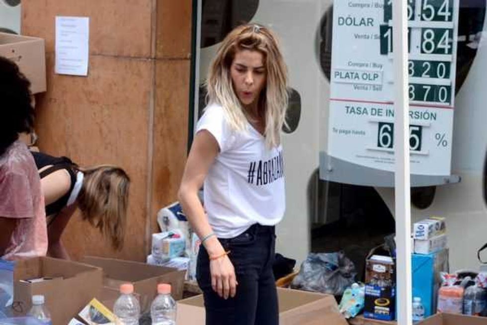 famosos abren centro acopio damnificados 2