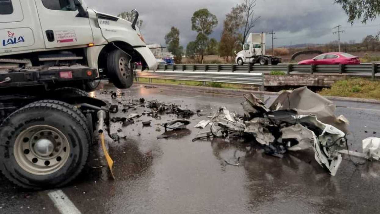 Fatal accidente en la Autopista México Querétaro deja tres muertos.