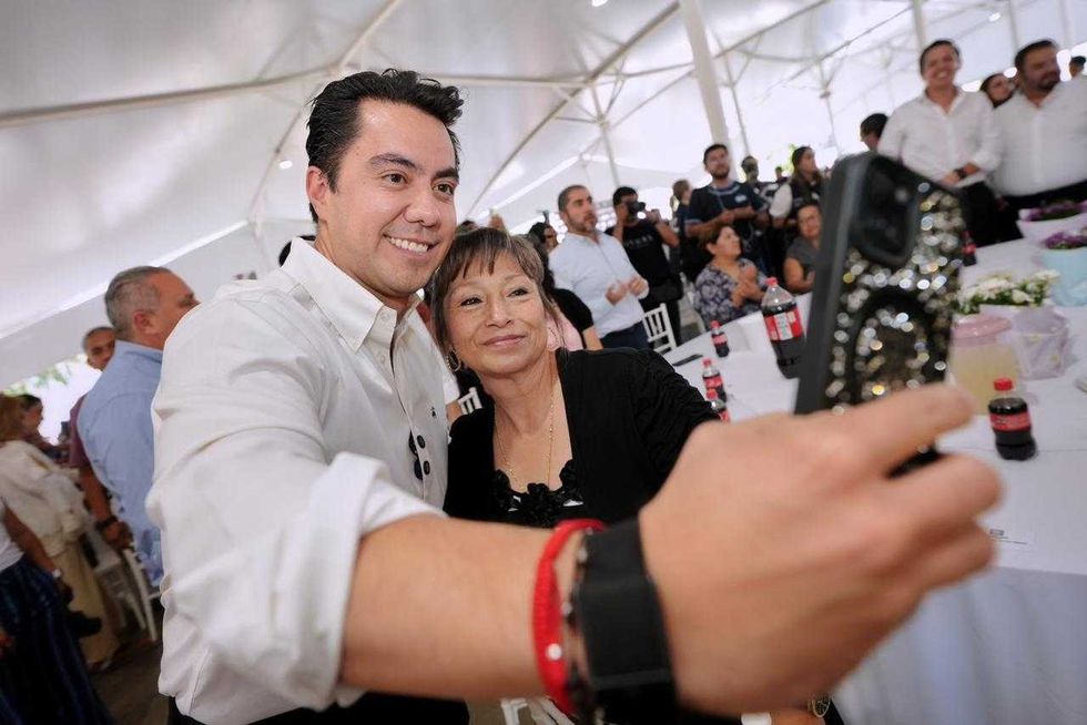 Felifer Mac\u00edas encabeza festejo del D\u00eda de las Madres Comerciantes FECOPSE en Quer\u00e9taro capital