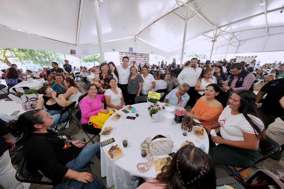 Felifer Mac\u00edas encabeza festejo del D\u00eda de las Madres Comerciantes FECOPSE en Quer\u00e9taro capital
