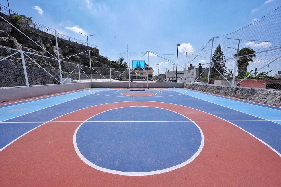 Felifer Mac\u00edas recorre el nuevo parque de Balcones de San Pablo junto a funcionarios municipales y vecinos de la zona