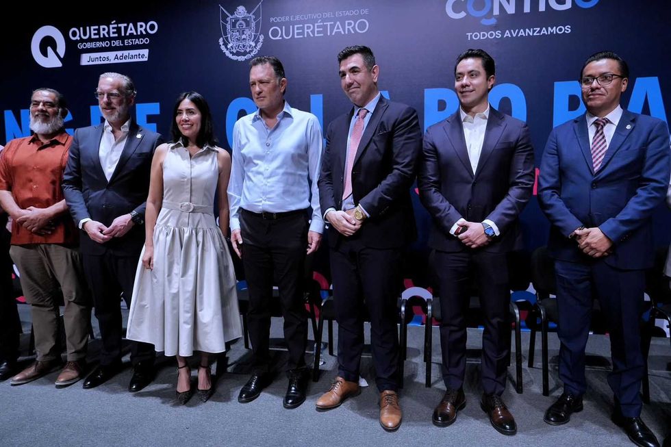 Felifer Mac\u00edas y Mauricio Kuri Gonz\u00e1lez en el Congreso Laboral El Trabajo nos Une en Quer\u00e9taro Centro de Congresos, mayo 2026.