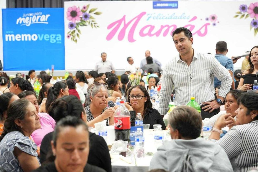 Felifer Mac\u00edas y Memo Vega acompa\u00f1an a m\u00e1s de 700 madres durante el tradicional festejo del 10 de mayo en San Juan del R\u00edo Quer\u00e9taro