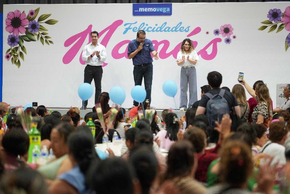 Felifer Mac\u00edas y Memo Vega acompa\u00f1an a m\u00e1s de 700 madres durante el tradicional festejo del 10 de mayo en San Juan del R\u00edo Quer\u00e9taro