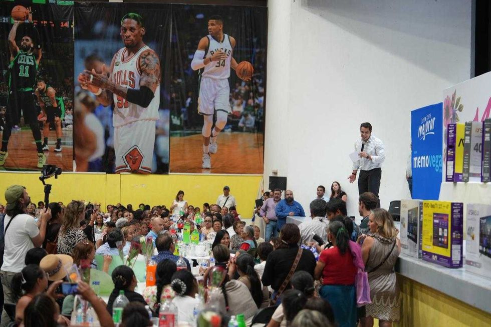 Felifer Mac\u00edas y Memo Vega acompa\u00f1an a m\u00e1s de 700 madres durante el tradicional festejo del 10 de mayo en San Juan del R\u00edo Quer\u00e9taro