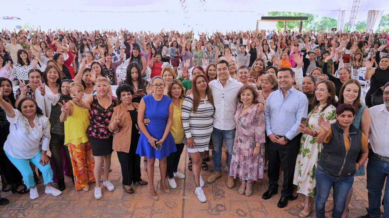 Felifer Macía reconoce la labor de madres trabajadoras municipales en Querétaro Capital.