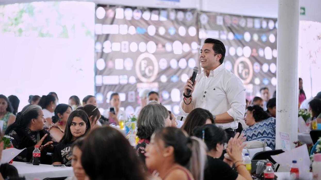 Felifer Macías encabeza festejo del Día de las Madres Comerciantes FECOPSE en Querétaro capital