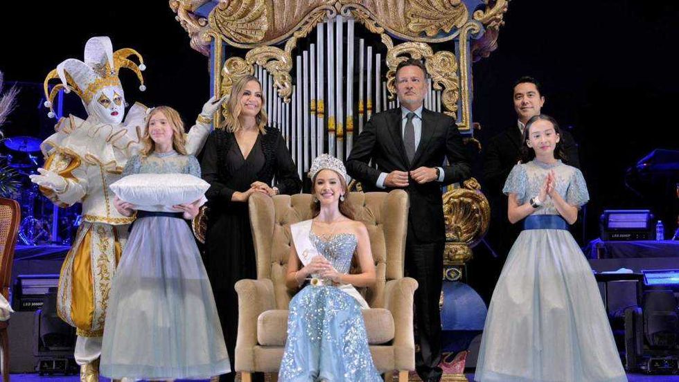 Felifer Macías entregó el cetro a Fátima I acompañado del gobernador Mauricio Kuri González en ceremonia navideña.