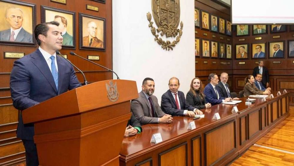 Felifer Macías impulsa competencia leal y formalidad en el comercio queretano.