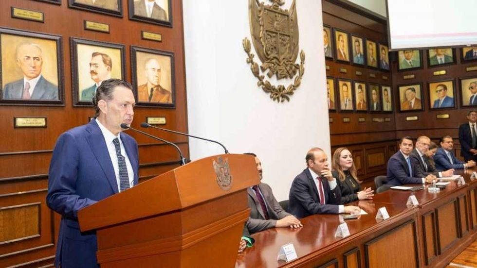 Felifer Macías impulsa competencia leal y formalidad en el comercio queretano.