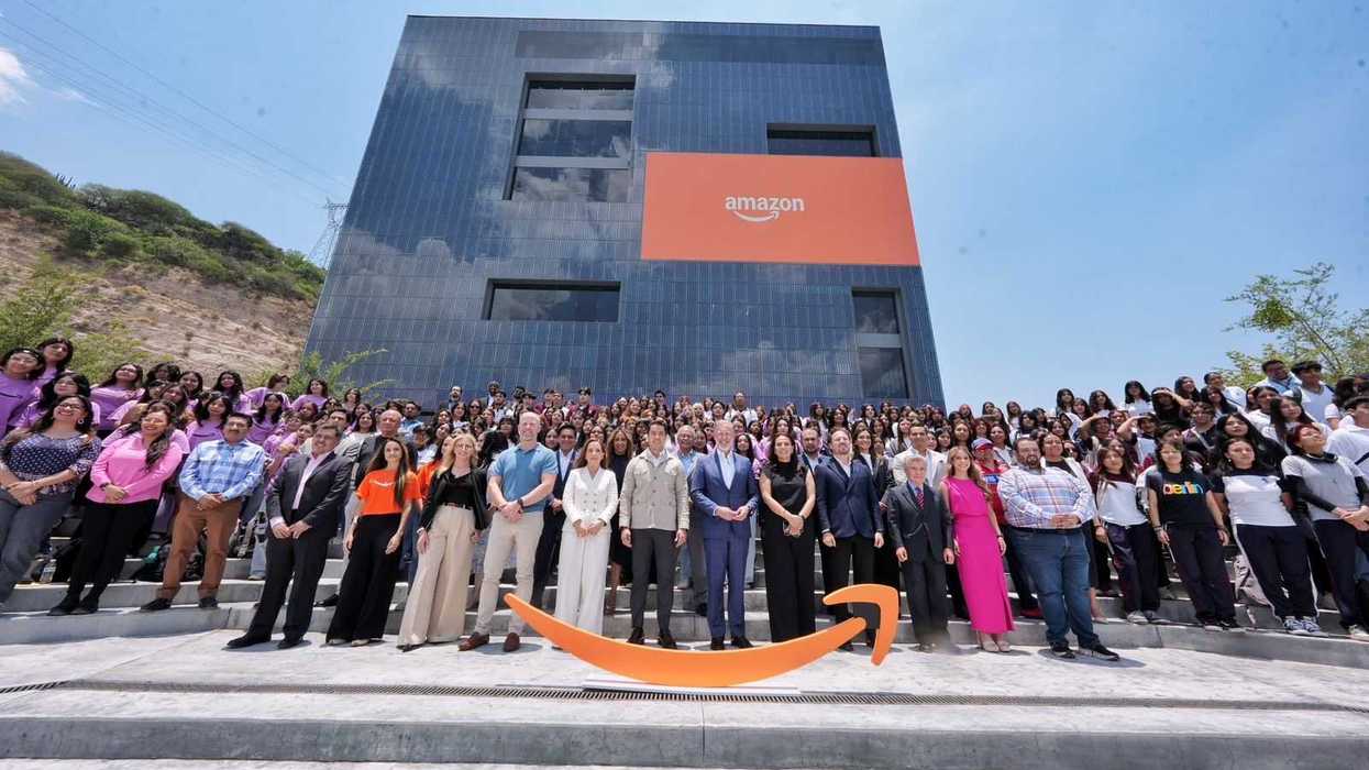 Felifer Mac铆as inaugura AWS Think Big Space de Amazon en Centro BLOQUE de Quer茅taro con autoridades estatales