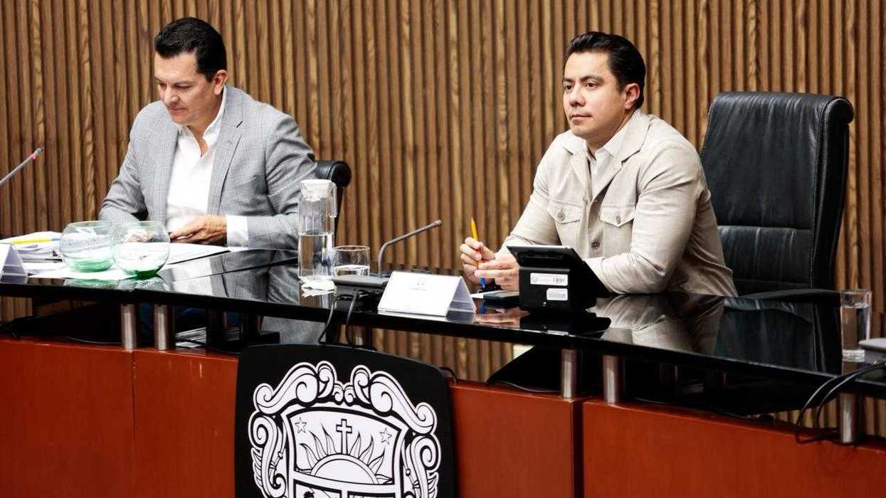 Felifer Macías Olvera, alcalde de Querétaro capital, en sesión de Cabildo donde se aprobó el predio para centro de autismo
