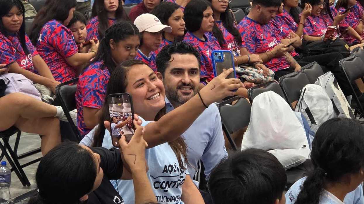 Felifer Macías Olvera respalda al senador Agustín Dorantes Lámbarri durante conferencia en Querétaro capital, mayo 2026