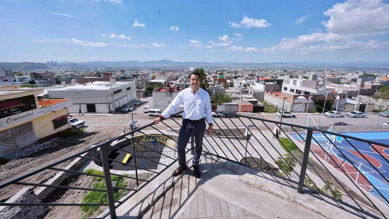 Felifer Macías recorre el nuevo parque de Balcones de San Pablo junto a funcionarios municipales y vecinos de la zona