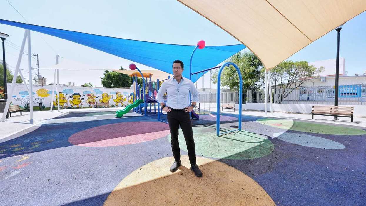 Felifer Macías recorre la cancha y los juegos infantiles del renovado Parque Unidad Nacional en Querétaro.