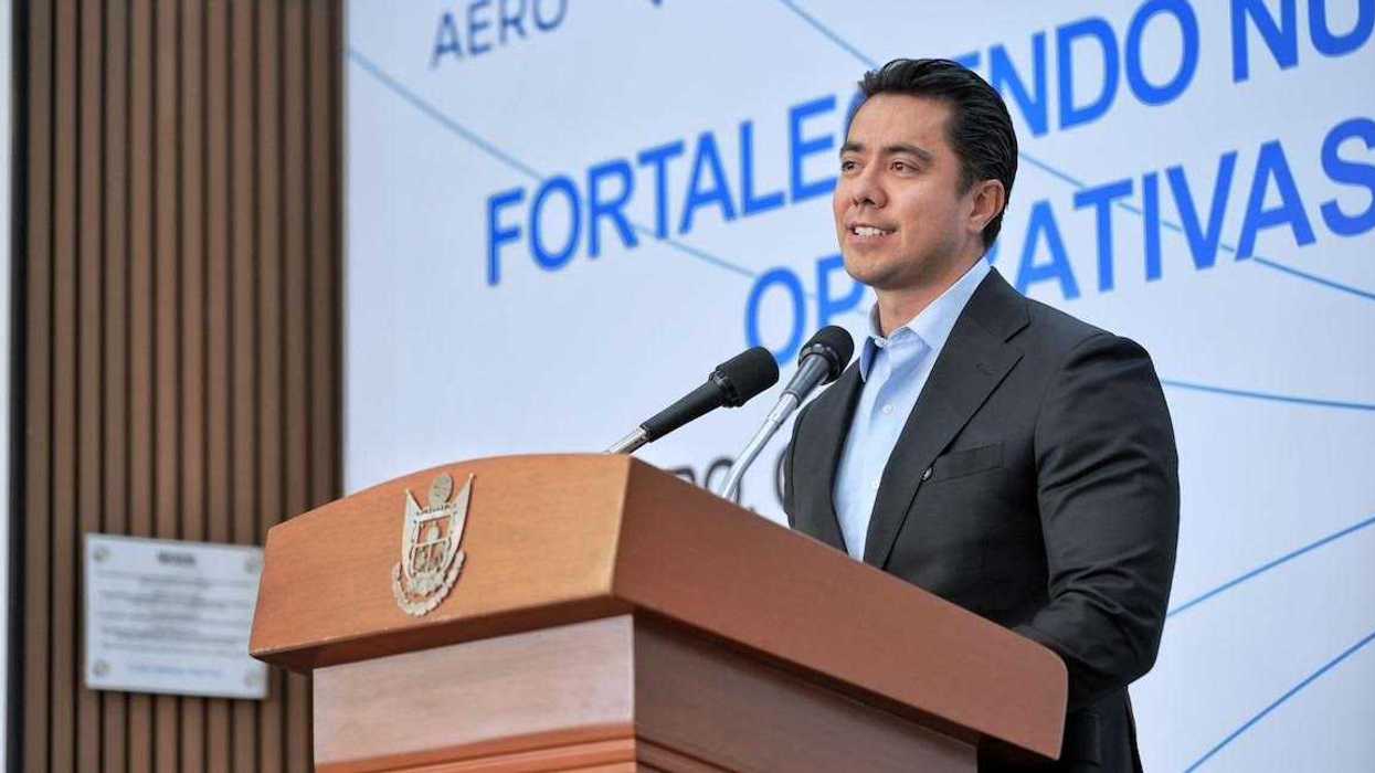 Felifer Macías y Mauricio Kuri en la presentación de la ampliación de la Celda de Pruebas de ITP Aero en Querétaro.