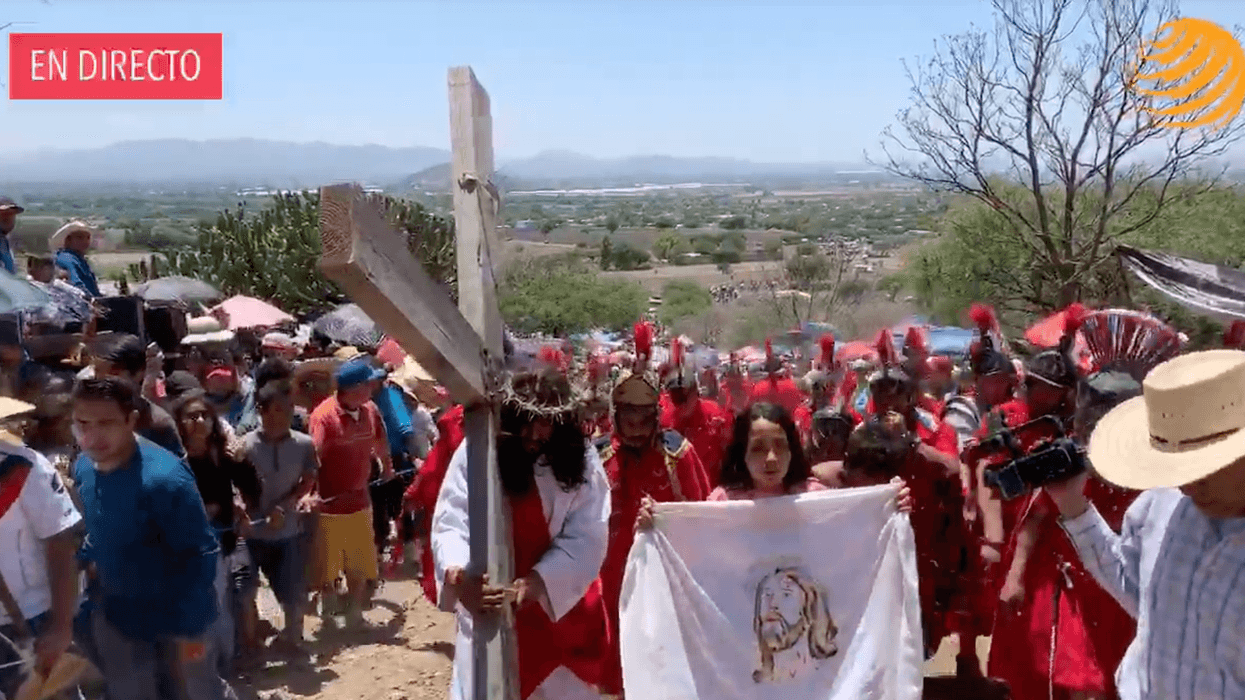 Feligreses recorren templos del centro histórico de San Juan del Río en la Semana Santa 2026 durante la Visita de los Siete Altares