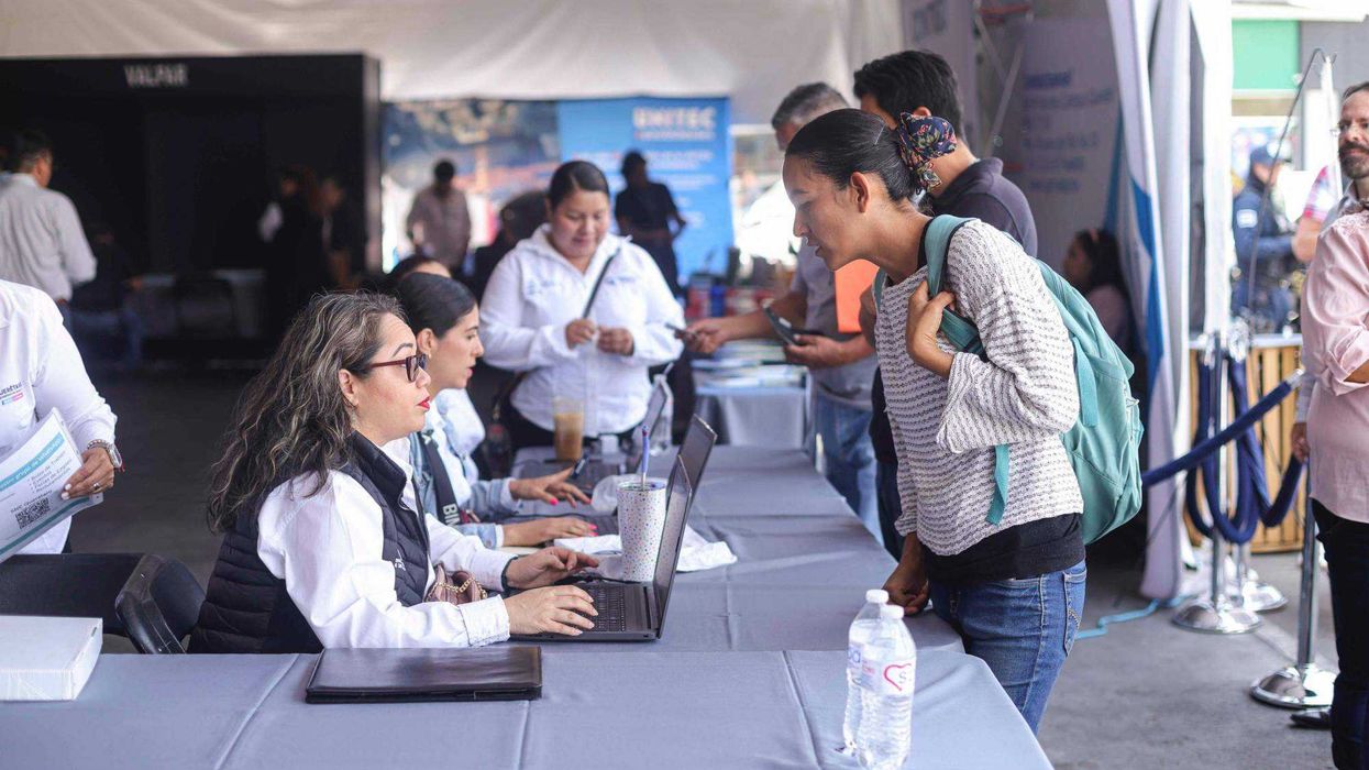 Feria de empleo en Corregidora conecta a buscadores con empresas locales y regionales.