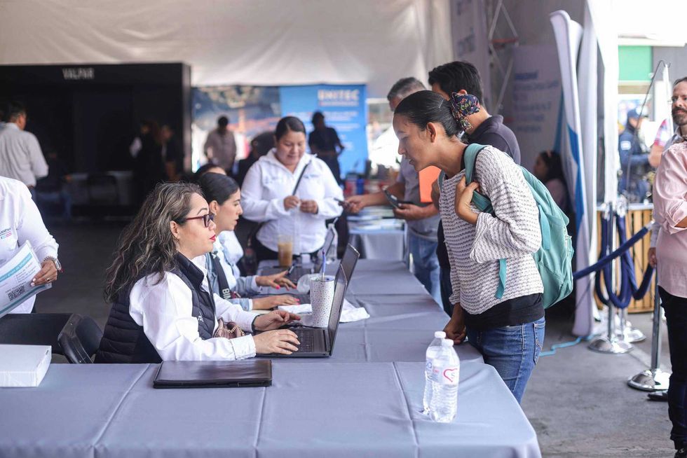 Feria de empleo en Corregidora conecta a buscadores con empresas locales y regionales.
