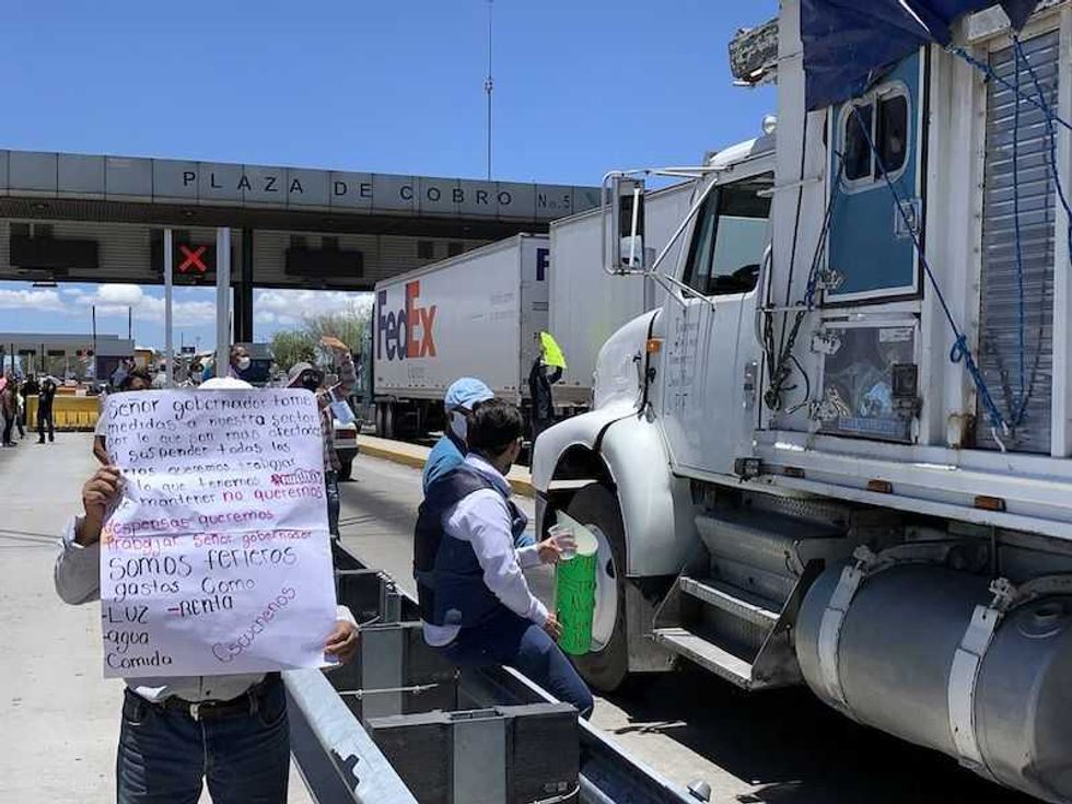 Feriantes desempleados toman caseta Palmillas