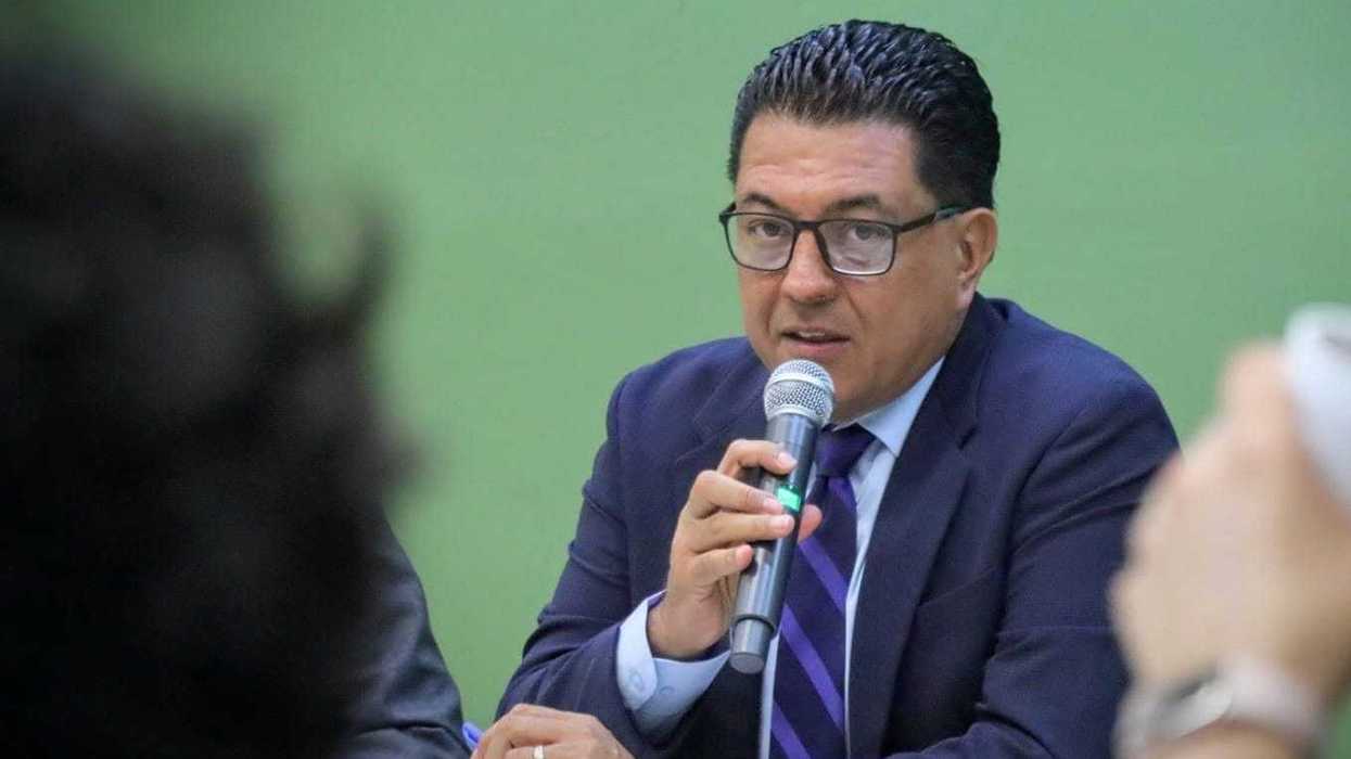 Fernando Ferrusca Ortiz, rector de la Universidad Tecnológica de San Juan del Río, durante entrevista sobre el crecimiento de matrícula.
