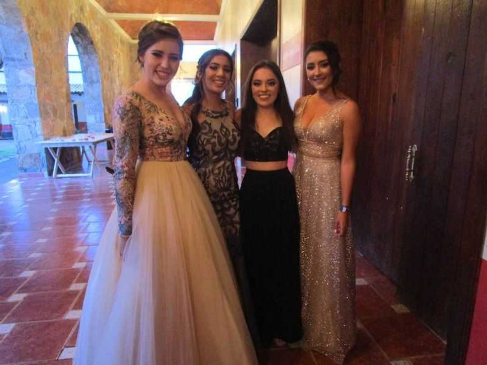 festejan egresados del colegio la salle 15