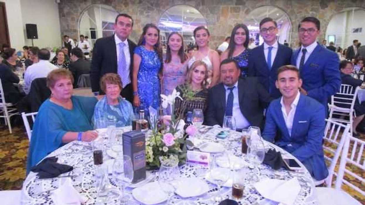 festejan-egresados-del-colegio-la-salle-31