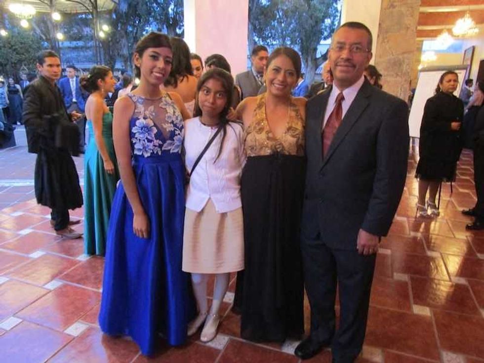 festejan egresados del colegio la salle 6