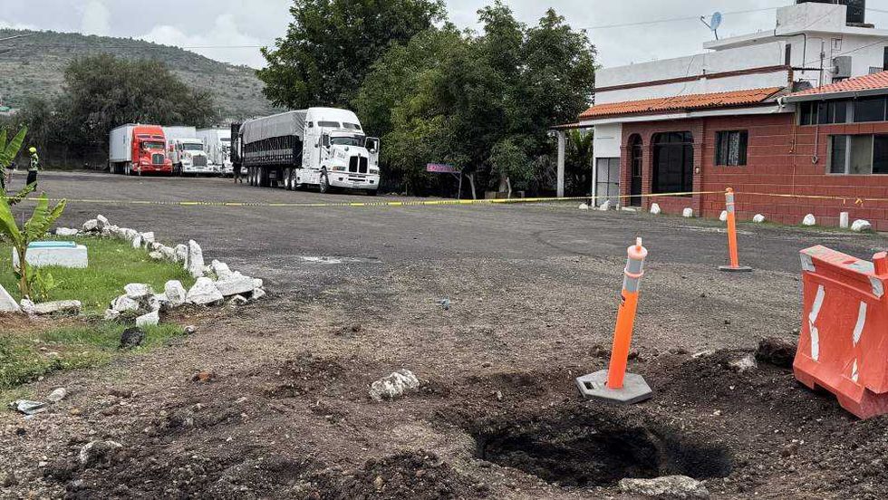 FGR investiga toma clandestina de huachicol en San Juan del Río.