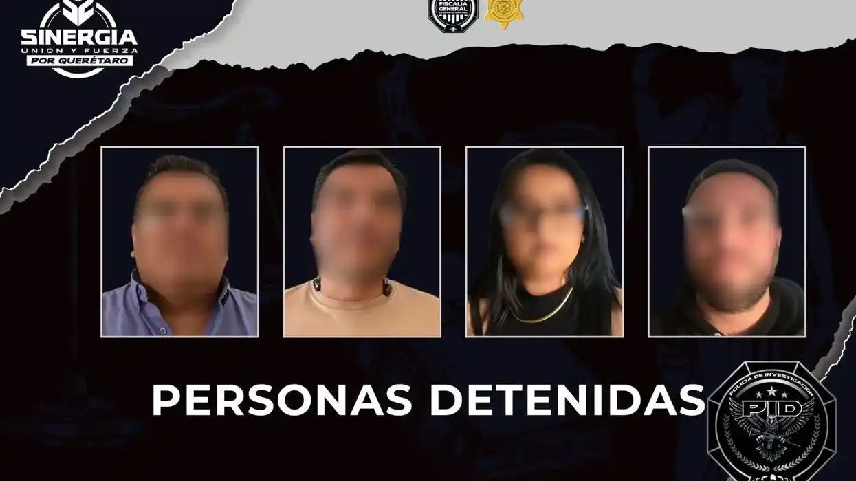 Ficha oficial con los rostros difuminados de las cuatro personas detenidas por usurpación de funciones