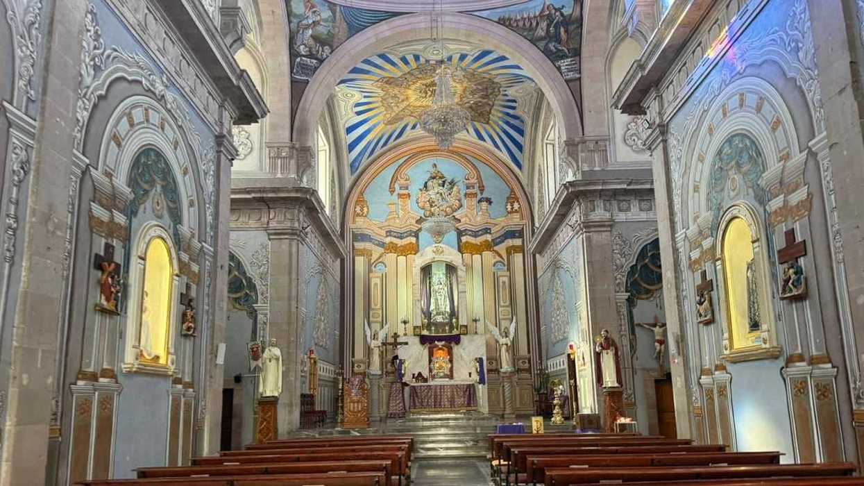 Fieles católicos participan en celebraciones de la Cuaresma 2026 en iglesias del Centro Histórico de Querétaro, entre ellas La Catedral y Santa Rosa de Viterbo