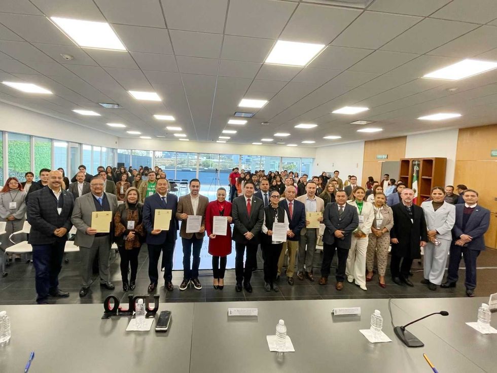 Firma de convenio entre Legislatura de Quer\u00e9taro y Universidad de Londres para becas y pr\u00e1cticas profesionales