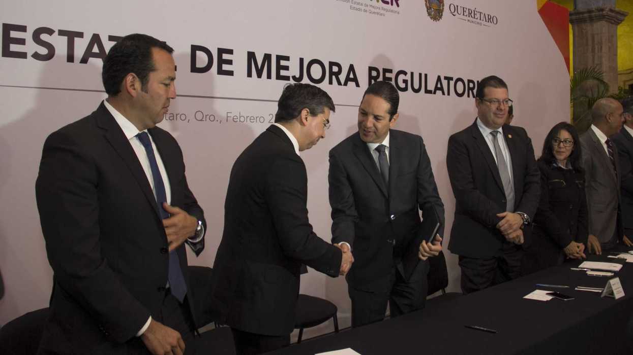 Firma Gobierno de Querétaro convenio con la Cofemer.