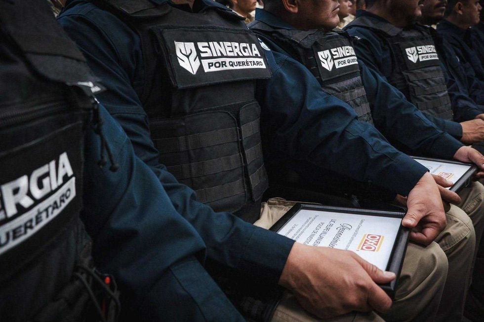 Fiscal general V\u00edctor De Jes\u00fas recibe reconocimiento de OXXO por investigaci\u00f3n de robos a tiendas en Quer\u00e9taro