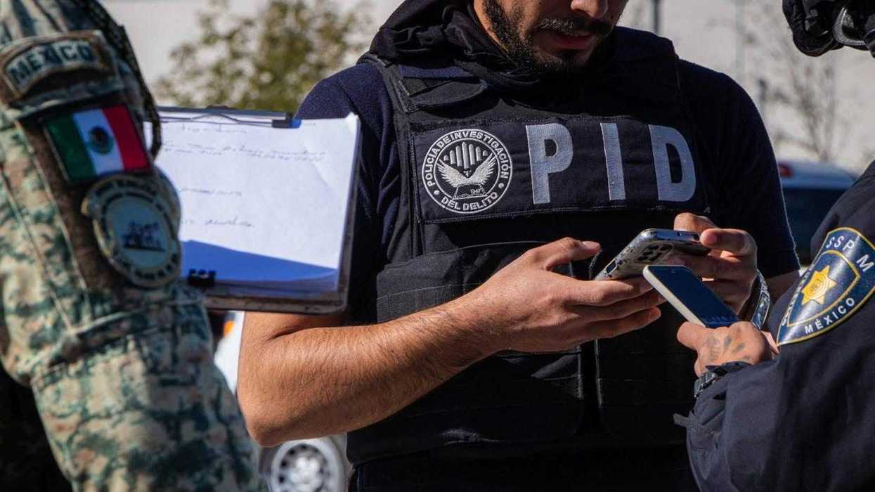 Fiscal Víctor Antonio de Jesús Hernández durante entrevista sobre muertes violentas de mujeres y feminicidios en Querétaro 2025