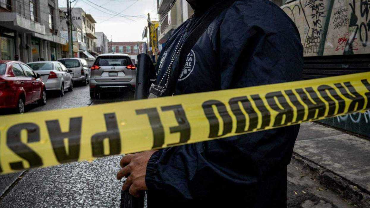 Fiscalía de Querétaro ejecuta cateos en El Marqués y Centro Histórico por presunto fraude en oferta de servicios educativos sin autorización formal.