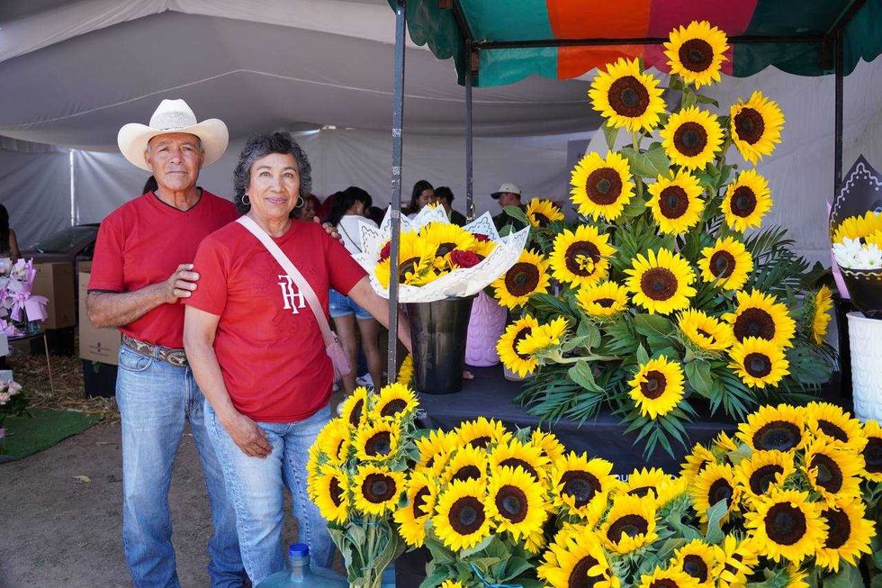 Floricultores y autoridades durante segundo Festival de las Rosas en El Organal, San Juan del R\u00edo
