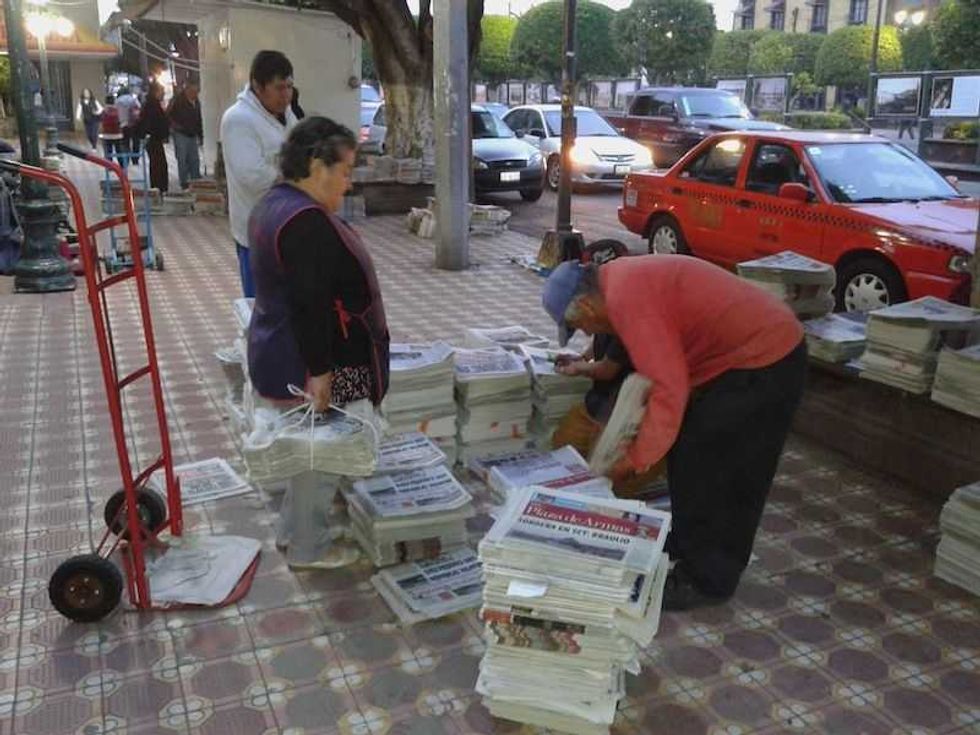 fomentan la lectura voceadores de san juan del rio en su aniversario 3