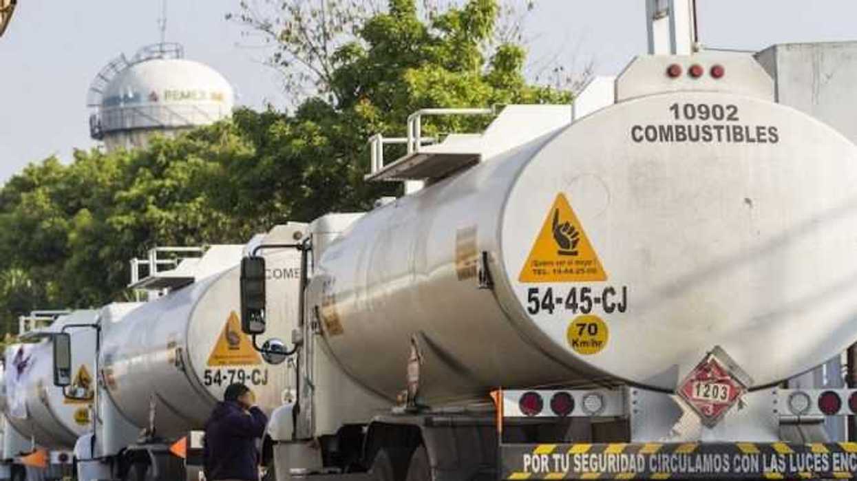 funcion-publica-intervendra-en-compra-de-pipas-para-abastecer-gasolina