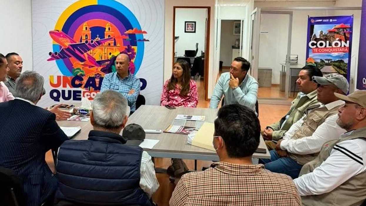 Funcionarios de Colón participan en una reunión de trabajo con la coordinación regional de CONAVI.
