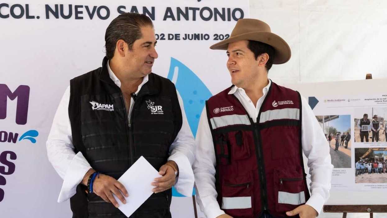 Funcionarios de JAPAM y CONAGUA entregan la ampliación de la red de drenaje sanitario en la comunidad de El Carrizo, San Juan del Río.