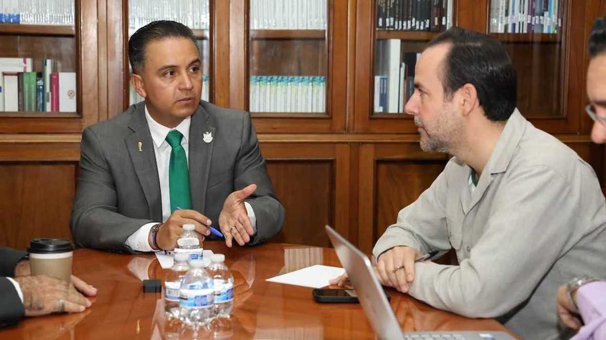 Funcionarios de la Secretaría de Gobierno y del Instituto Registral y Catastral durante una reunión de trabajo en Querétaro.