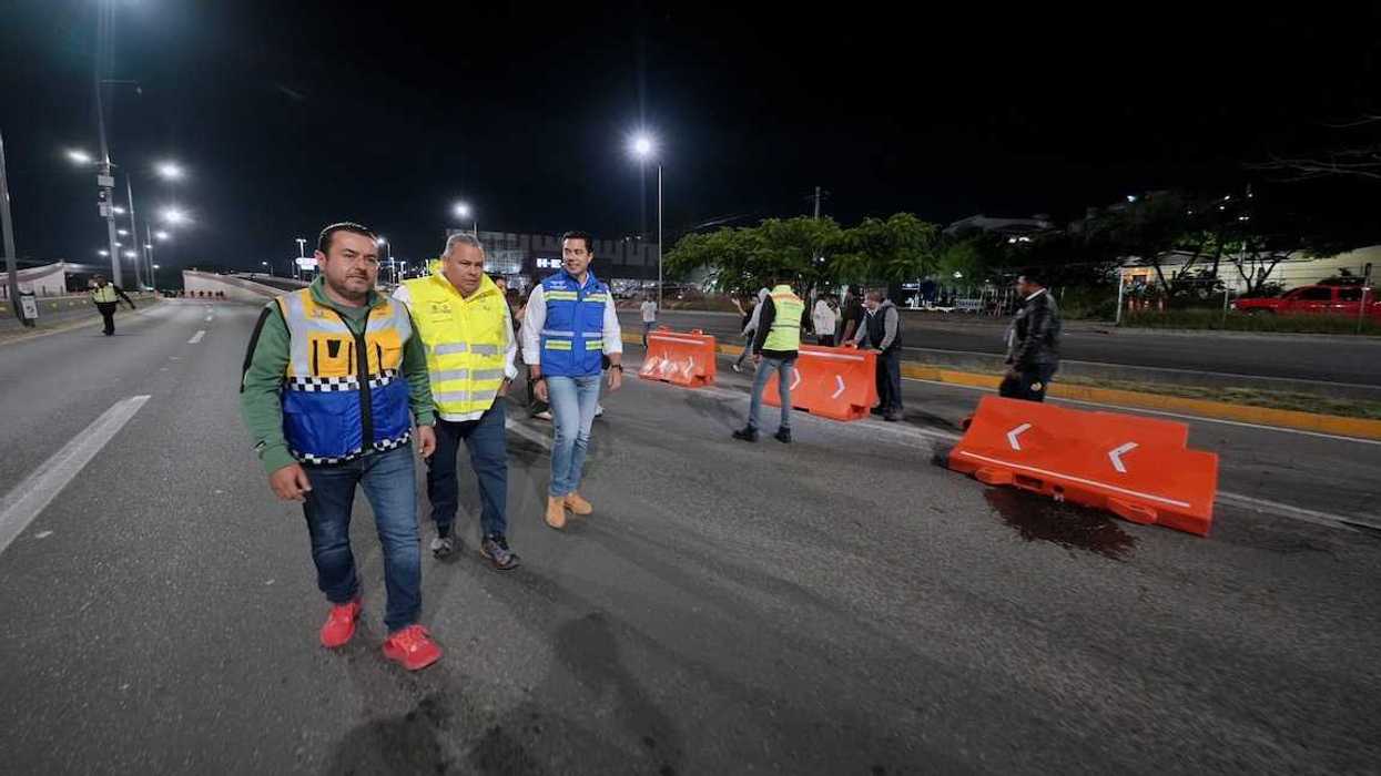 Funcionarios de movilidad supervisan la vialidad Bernardo Quintana previo a la reapertura de los 10 carriles