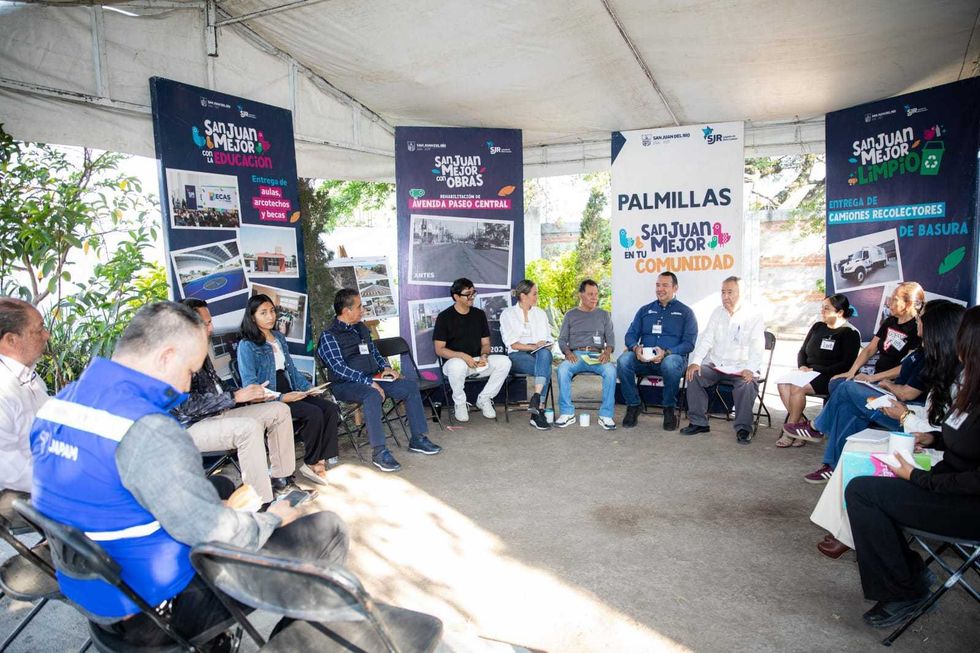 Funcionarios del gobierno municipal de San Juan del R\u00edo atienden a habitantes de Palmillas en las mesas de servicio del programa Mi\u00e9rcoles edici\u00f3n 20
